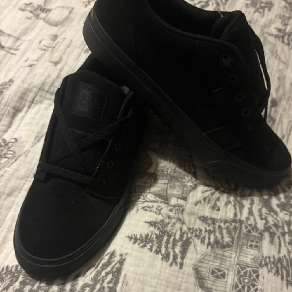 DC Men's Black Sneakers